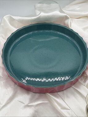 Denby Harlequin quiche or pie dish, a forest green interior and a red exterior.